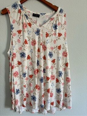 EUC Lane Bryant White Floral V-Neck Sleeveless Tank